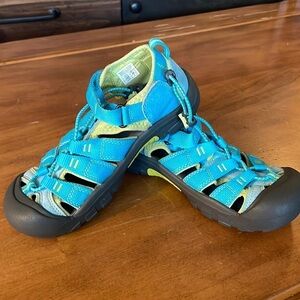 KEEN Water Sandals Size 4